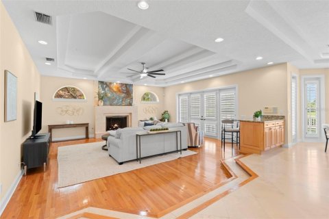 House in Pinellas Park, Florida 5 bedrooms, 490.9 sq.m. № 1832594 - photo 13