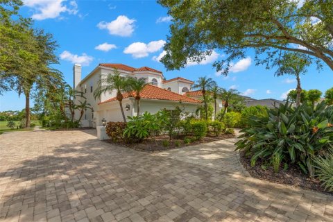 House in Pinellas Park, Florida 5 bedrooms, 490.9 sq.m. № 1832594 - photo 7