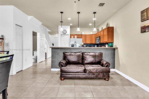 Townhouse in Hialeah, Florida 3 bedrooms, 143.53 sq.m. № 1892869 - photo 21