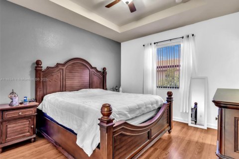Townhouse in Hialeah, Florida 3 bedrooms, 143.53 sq.m. № 1892869 - photo 29