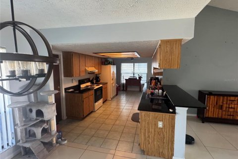 House in Lutz, Florida 3 bedrooms, 143.81 sq.m. № 2113521 - photo 11