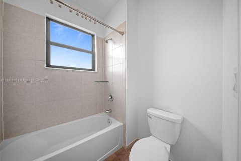 Villa ou maison à vendre à Homestead, Floride: 5 chambres, 302.12 m2 № 1930552 - photo 14