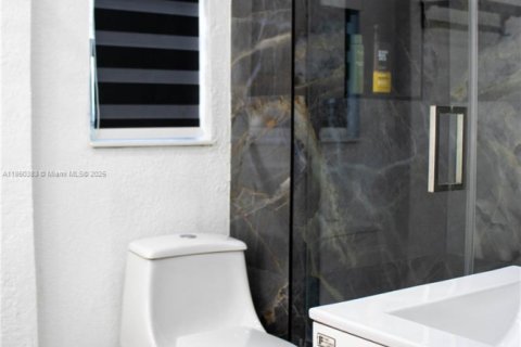 Casa en alquiler en Miami, Florida, 3 dormitorios, 182.92 m2 № 1991847 - foto 27