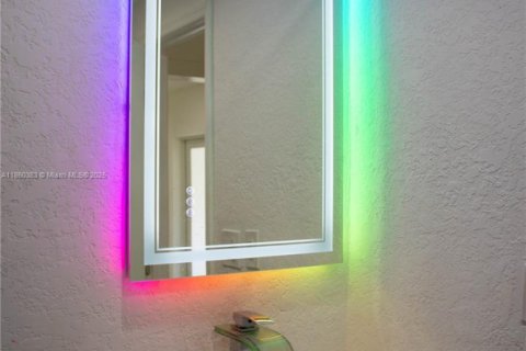 Casa en alquiler en Miami, Florida, 3 dormitorios, 182.92 m2 № 1991847 - foto 20