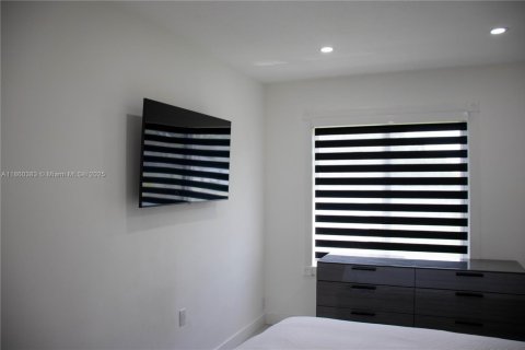 Casa en alquiler en Miami, Florida, 3 dormitorios, 182.92 m2 № 1991847 - foto 30
