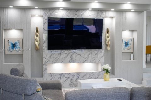 Casa en alquiler en Miami, Florida, 3 dormitorios, 182.92 m2 № 1991847 - foto 14