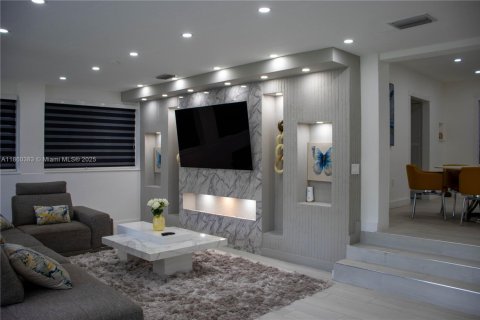 Casa en alquiler en Miami, Florida, 3 dormitorios, 182.92 m2 № 1991847 - foto 15