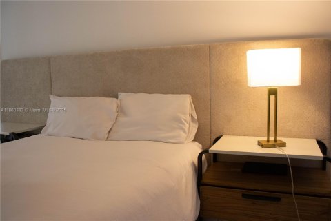 Casa en alquiler en Miami, Florida, 3 dormitorios, 182.92 m2 № 1991847 - foto 25