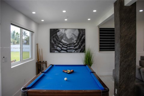 Casa en alquiler en Miami, Florida, 3 dormitorios, 182.92 m2 № 1991847 - foto 16