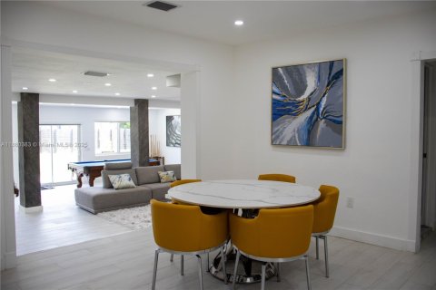 Casa en alquiler en Miami, Florida, 3 dormitorios, 182.92 m2 № 1991847 - foto 3