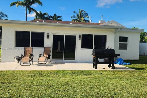 Casa en alquiler en Miami, Florida, 3 dormitorios, 182.92 m2 № 1991847 - foto 6