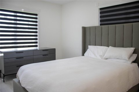 Casa en alquiler en Miami, Florida, 3 dormitorios, 182.92 m2 № 1991847 - foto 29