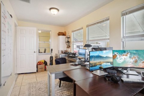 Villa ou maison à louer à Lantana, Floride: 2 chambres, 89.19 m2 № 2086273 - photo 22