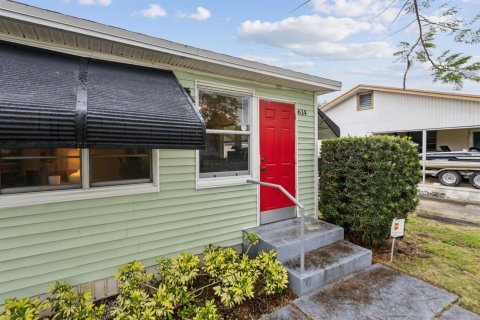 Villa ou maison à louer à Lantana, Floride: 2 chambres, 89.19 m2 № 2086273 - photo 2
