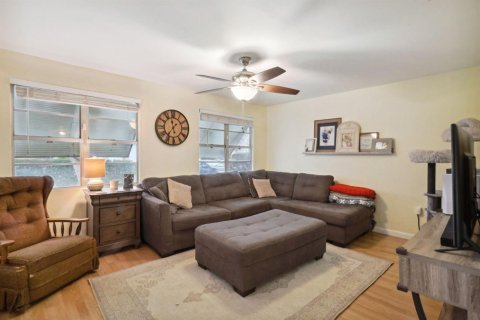 Villa ou maison à louer à Lantana, Floride: 2 chambres, 89.19 m2 № 2086273 - photo 4