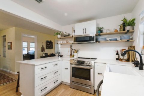 Villa ou maison à louer à Lantana, Floride: 2 chambres, 89.19 m2 № 2086273 - photo 9