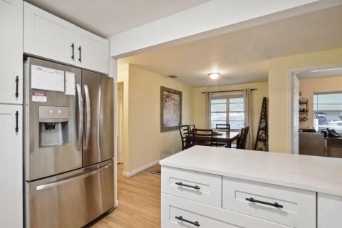 Villa ou maison à louer à Lantana, Floride: 2 chambres, 89.19 m2 № 2086273 - photo 11