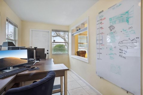 Villa ou maison à louer à Lantana, Floride: 2 chambres, 89.19 m2 № 2086273 - photo 21