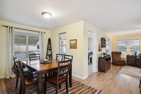 Villa ou maison à louer à Lantana, Floride: 2 chambres, 89.19 m2 № 2086273 - photo 14