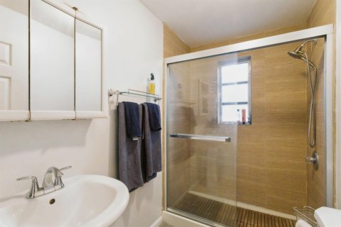 Villa ou maison à louer à Lantana, Floride: 2 chambres, 89.19 m2 № 2086273 - photo 19