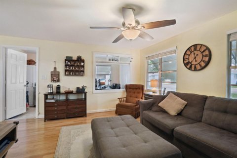 Villa ou maison à louer à Lantana, Floride: 2 chambres, 89.19 m2 № 2086273 - photo 5
