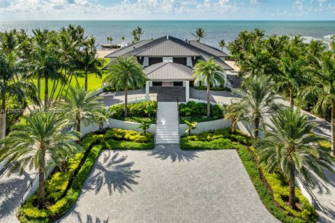 House in Islamorada, Village of Islands, Florida 6 bedrooms, 562.43 sq.m. № 2057817 - photo 1