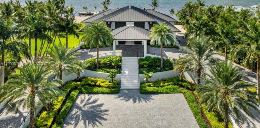 House in Islamorada, Village of Islands, Florida 6 bedrooms, 562.43 sq.m. № 2057817