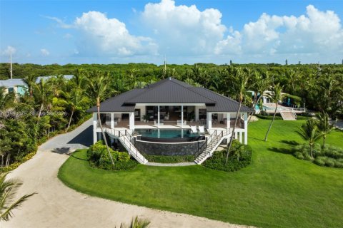 House in Islamorada, Village of Islands, Florida 6 bedrooms, 562.43 sq.m. № 2057817 - photo 18