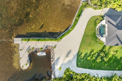 House in Islamorada, Village of Islands, Florida 6 bedrooms, 562.43 sq.m. № 2057817 - photo 10