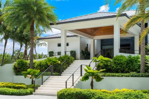 House in Islamorada, Village of Islands, Florida 6 bedrooms, 562.43 sq.m. № 2057817 - photo 30