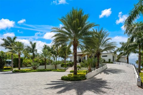 House in Islamorada, Village of Islands, Florida 6 bedrooms, 562.43 sq.m. № 2057817 - photo 29