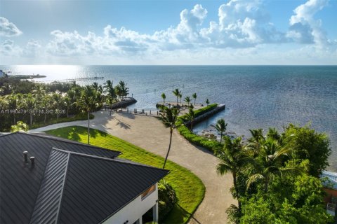 House in Islamorada, Village of Islands, Florida 6 bedrooms, 562.43 sq.m. № 2057817 - photo 27