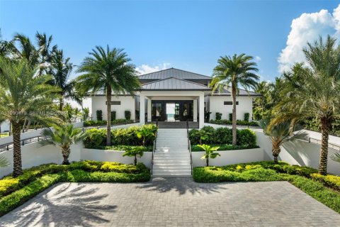 House in Islamorada, Village of Islands, Florida 6 bedrooms, 562.43 sq.m. № 2057817 - photo 4