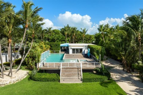 House in Islamorada, Village of Islands, Florida 6 bedrooms, 562.43 sq.m. № 2057817 - photo 19
