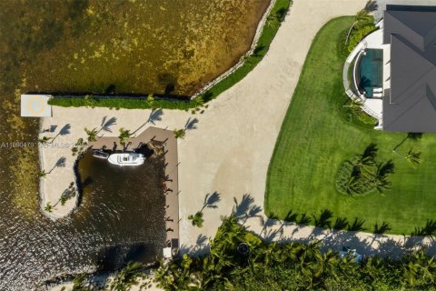 House in Islamorada, Village of Islands, Florida 6 bedrooms, 562.43 sq.m. № 2057817 - photo 23