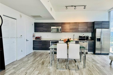 Condo in Miami, Florida, 1 bedroom № 2028497 - photo 7