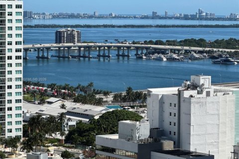 Condo in Miami, Florida, 1 bedroom № 2028497 - photo 3