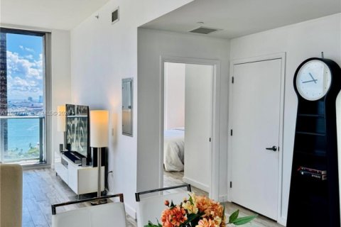 Condo in Miami, Florida, 1 bedroom № 2028497 - photo 5
