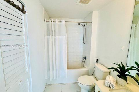 Condo in Miami, Florida, 1 bedroom № 2028497 - photo 9