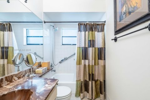 Casa en venta en Miami, Florida, 3 dormitorios, 108.97 m2 № 1983790 - foto 28