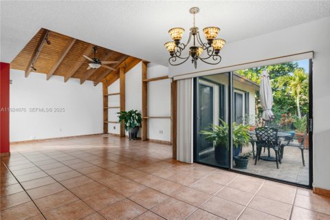 Casa en venta en Miami, Florida, 3 dormitorios, 108.97 m2 № 1983790 - foto 10