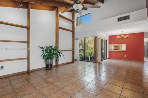 Casa en venta en Miami, Florida, 3 dormitorios, 108.97 m2 № 1983790 - foto 7