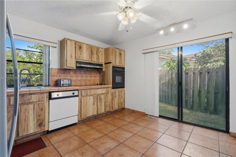 Casa en venta en Miami, Florida, 3 dormitorios, 108.97 m2 № 1983790 - foto 12