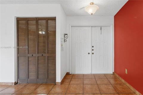 Casa en venta en Miami, Florida, 3 dormitorios, 108.97 m2 № 1983790 - foto 3