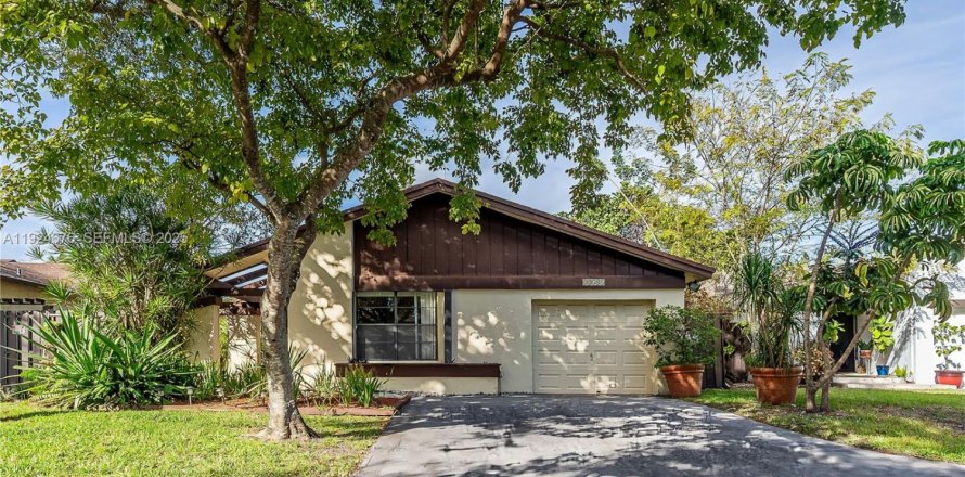 Casa en Miami, Florida 3 dormitorios, 108.97 m2 № 1983790