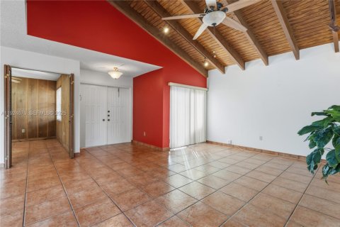 Casa en venta en Miami, Florida, 3 dormitorios, 108.97 m2 № 1983790 - foto 6