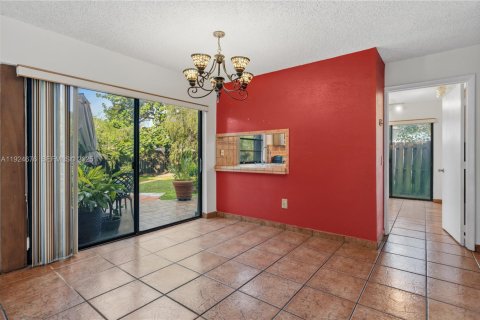 Casa en venta en Miami, Florida, 3 dormitorios, 108.97 m2 № 1983790 - foto 9