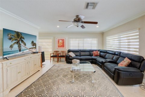 House in Boca Raton, Florida 4 bedrooms, 297.94 sq.m. № 2069559 - photo 21