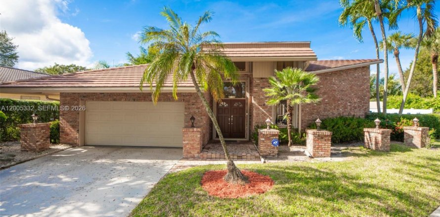 House in Boca Raton, Florida 4 bedrooms, 297.94 sq.m. № 2069559