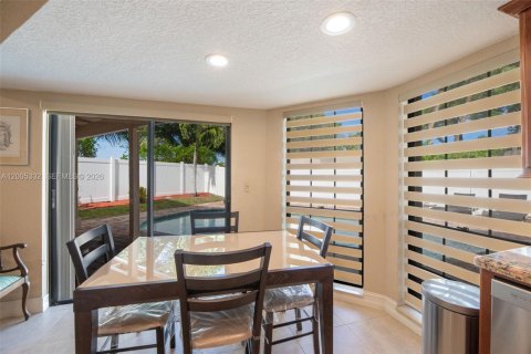 House in Boca Raton, Florida 4 bedrooms, 297.94 sq.m. № 2069559 - photo 30